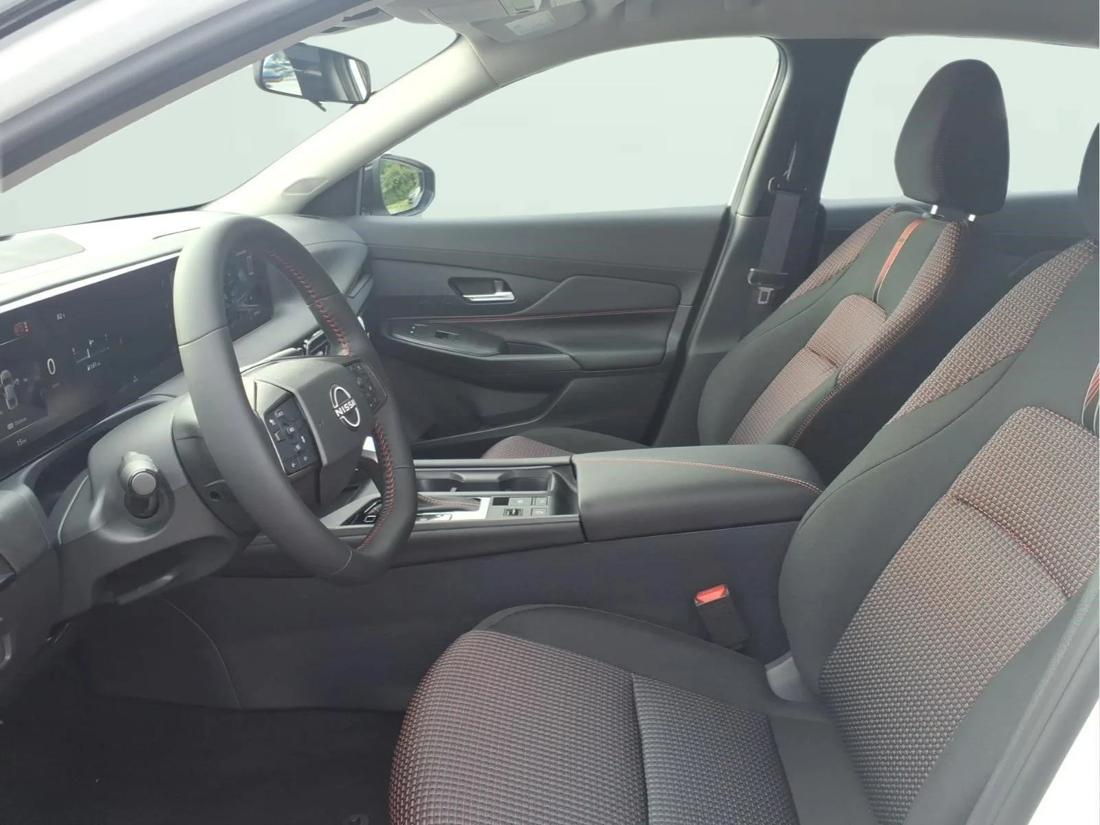 New 2026 Aspen White TriCoat / Super Black Two-tone Nissan SR image 5