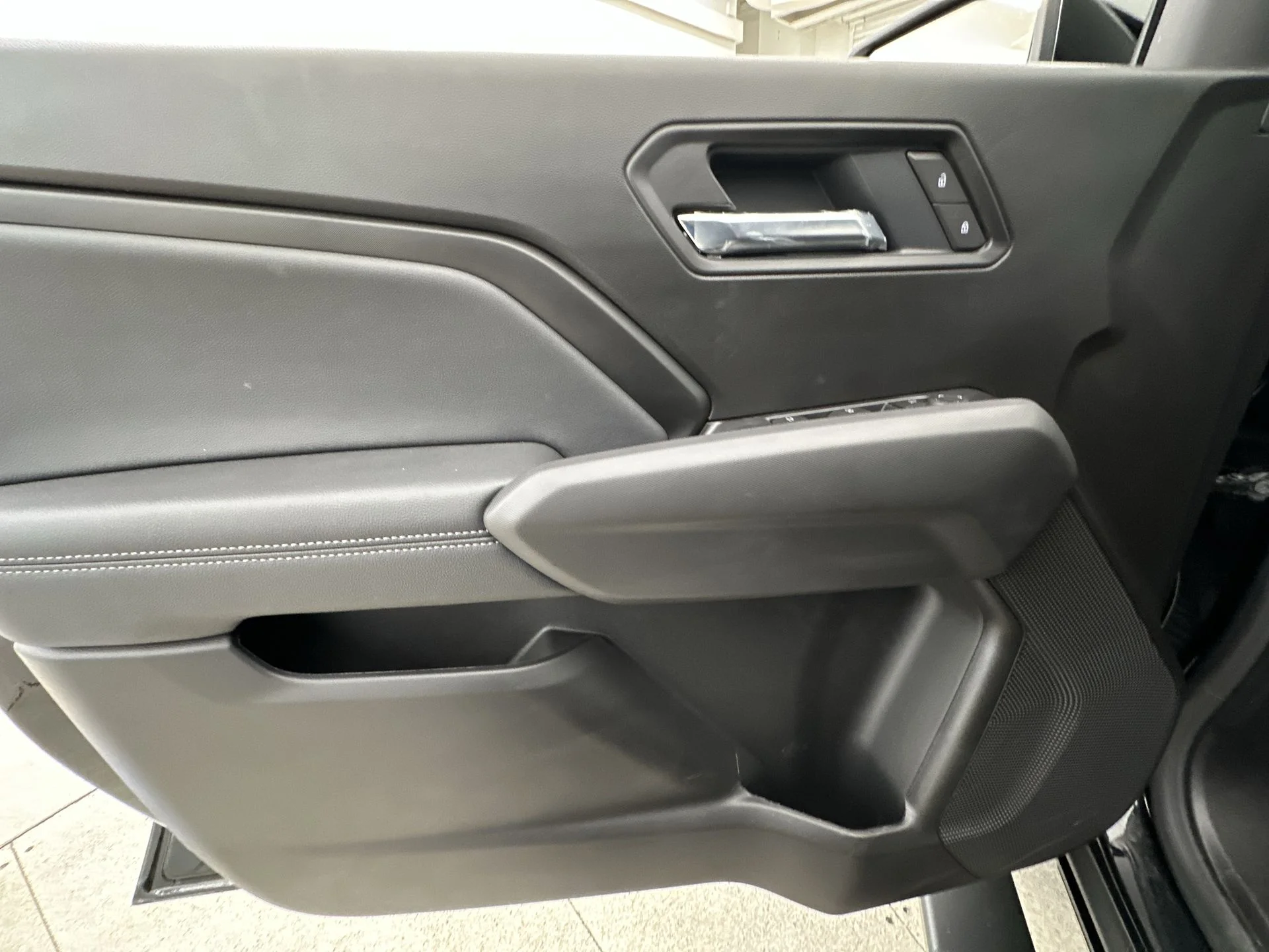 New 2026 Onyx Black GMC Elevation image 64