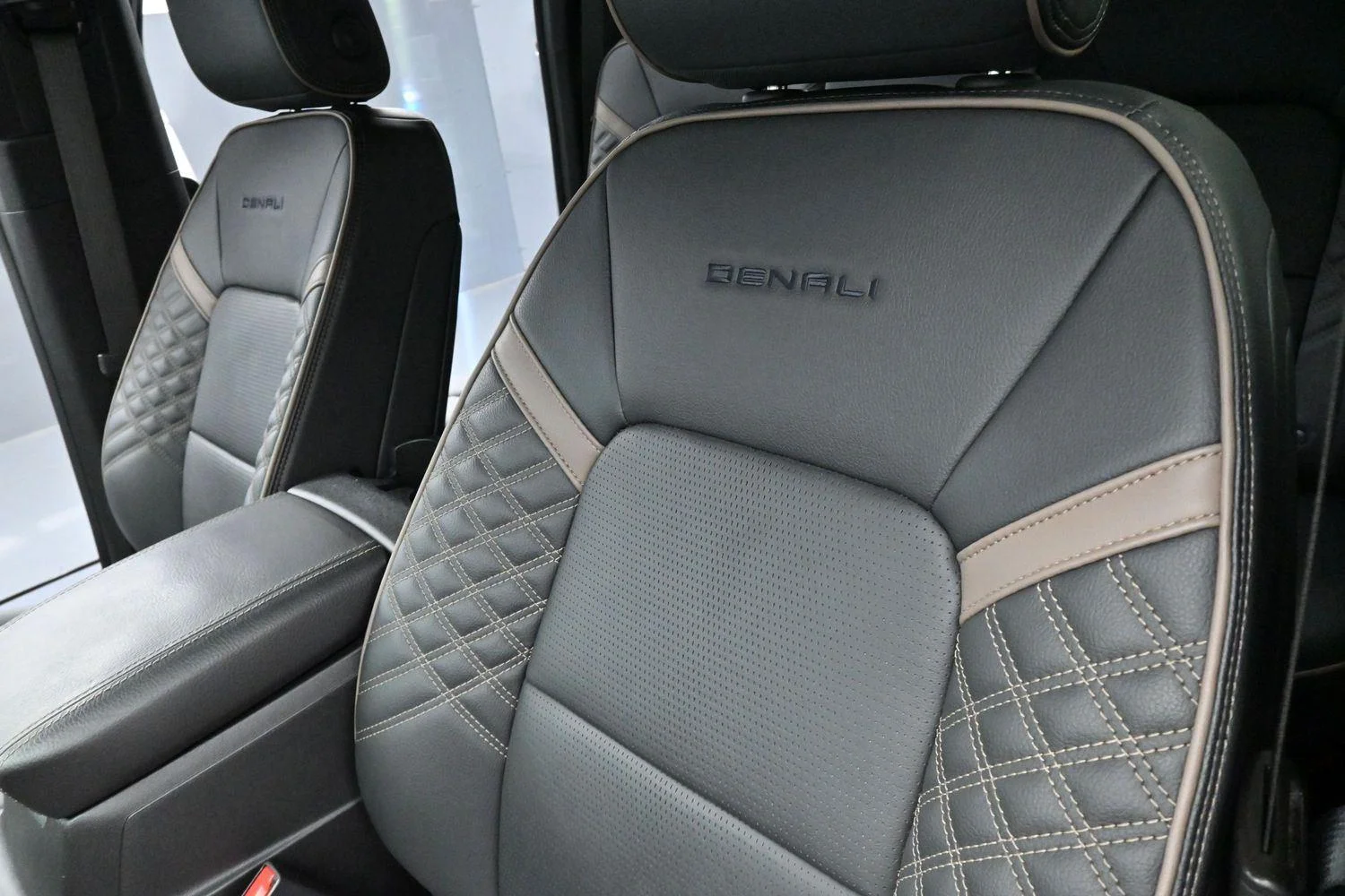 Used 2023 Sterling Metallic GMC Denali image 15