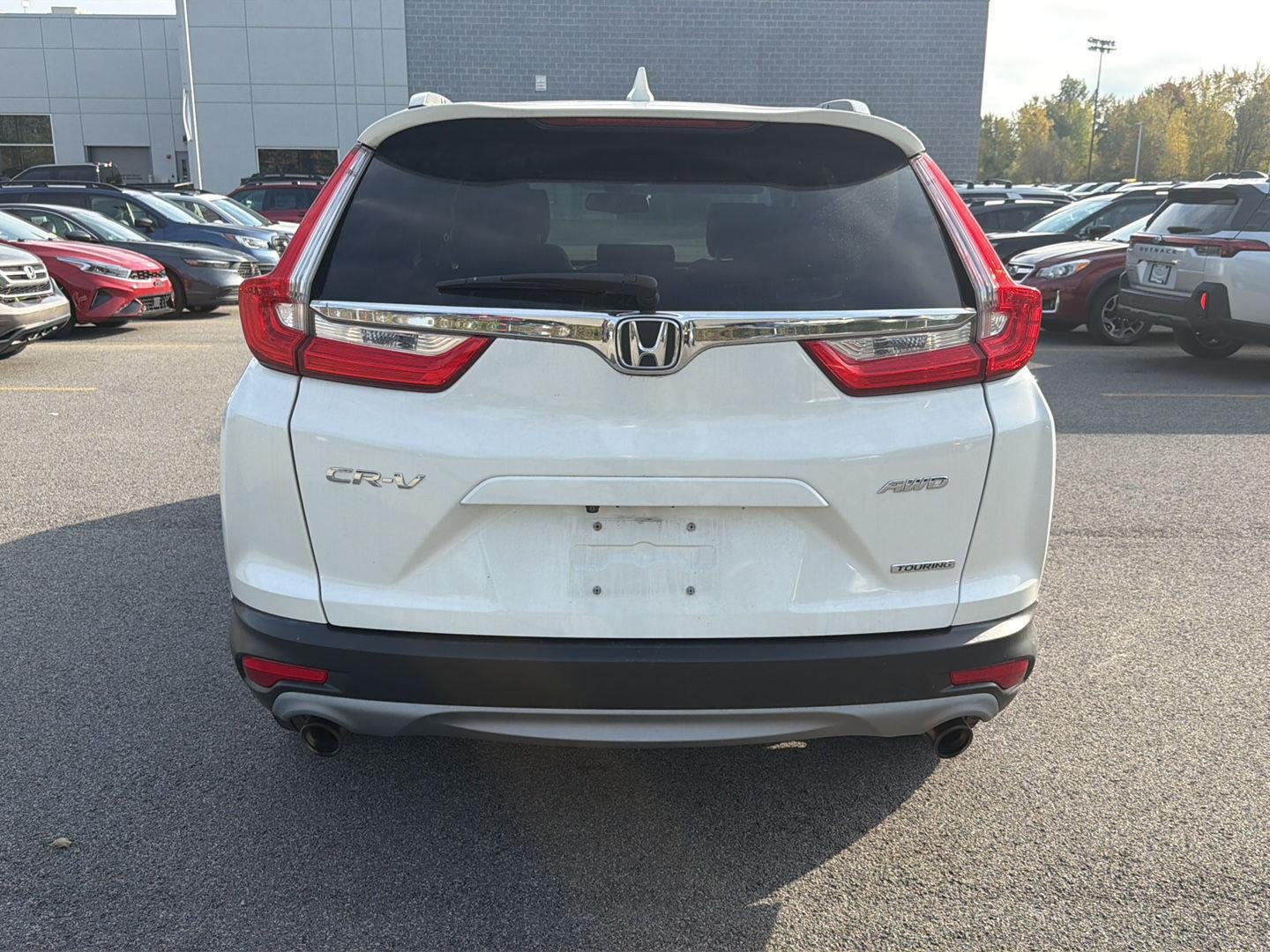 Used 2018 Crystal Black Pearl Honda Touring image 4