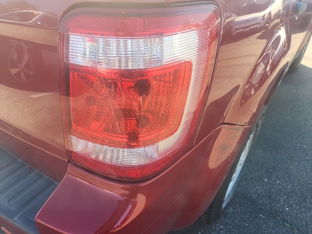 Used 2010 Red Ford XLS image 13