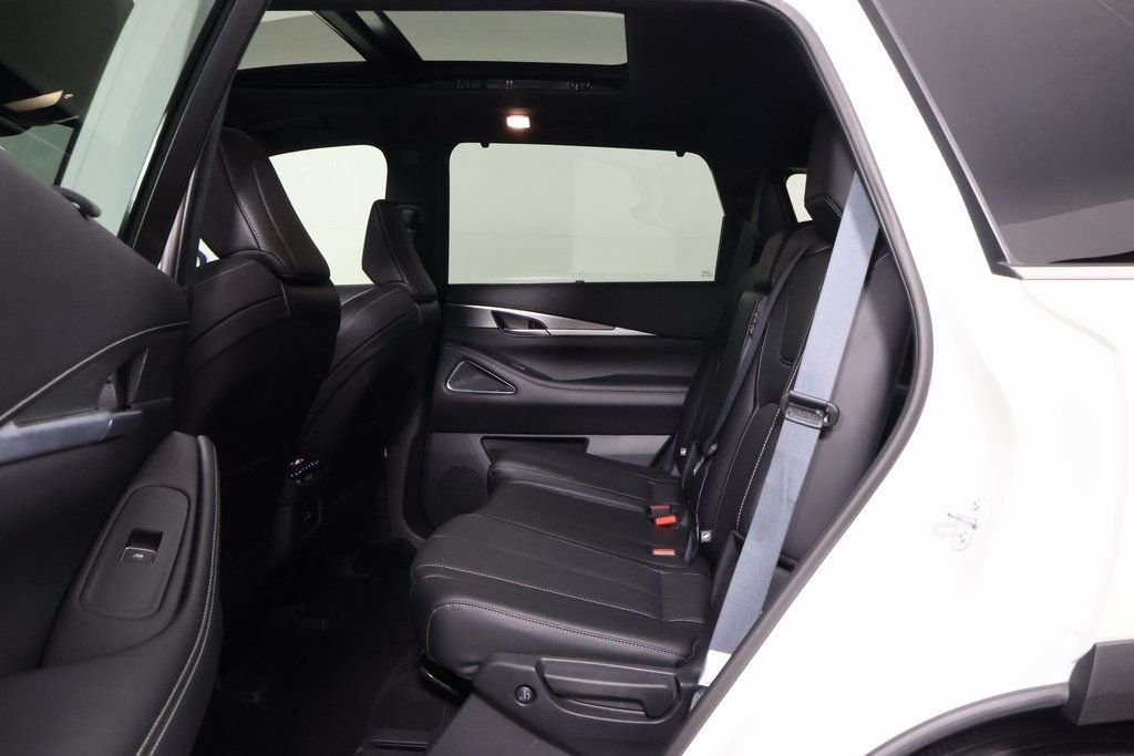 Used 2025 Majestic INFINITI LUXE image 11