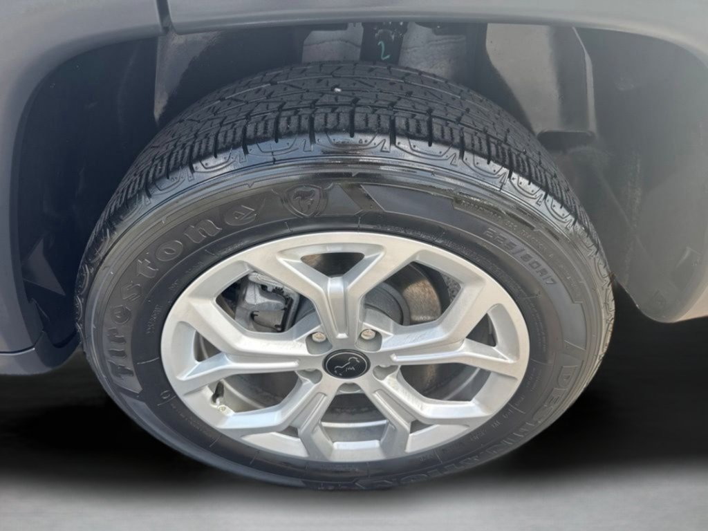 Used 2025 Bright White Clearcoat Jeep Latitude image 35