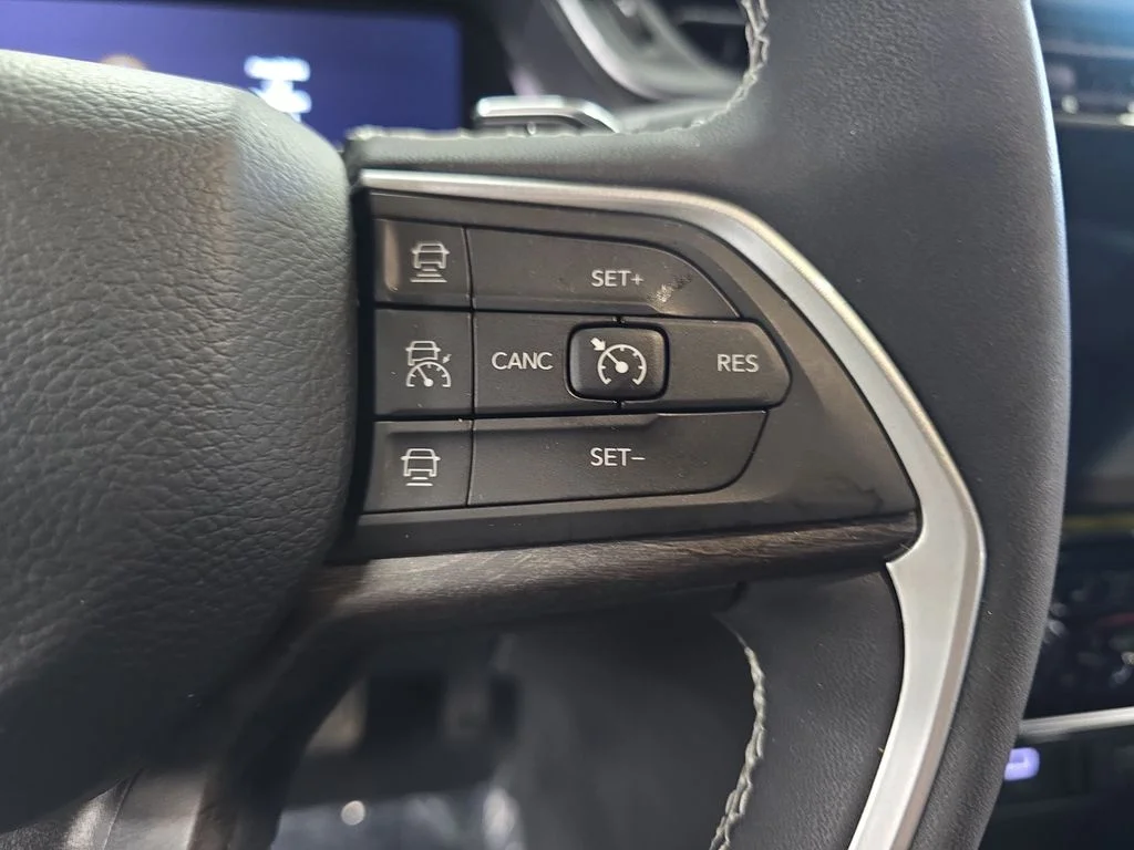 Used 2023 Silver Jeep Limited image 20