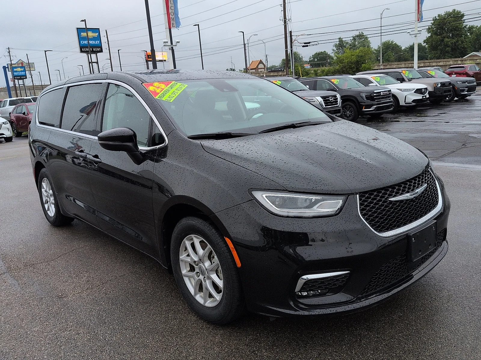 2023 Chrysler Pacifica Touring L's photo