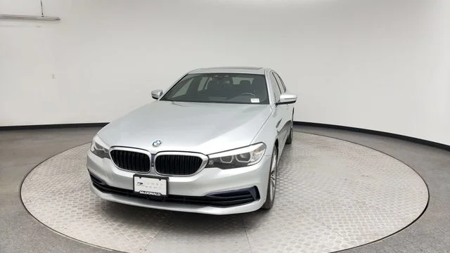 Used 2019 Silver BMW 530i xDrive image 7