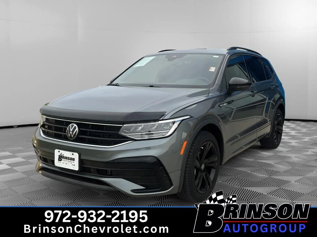 Used 2024 Platinum Gray Metallic Volkswagen SE R-Line Black image 3