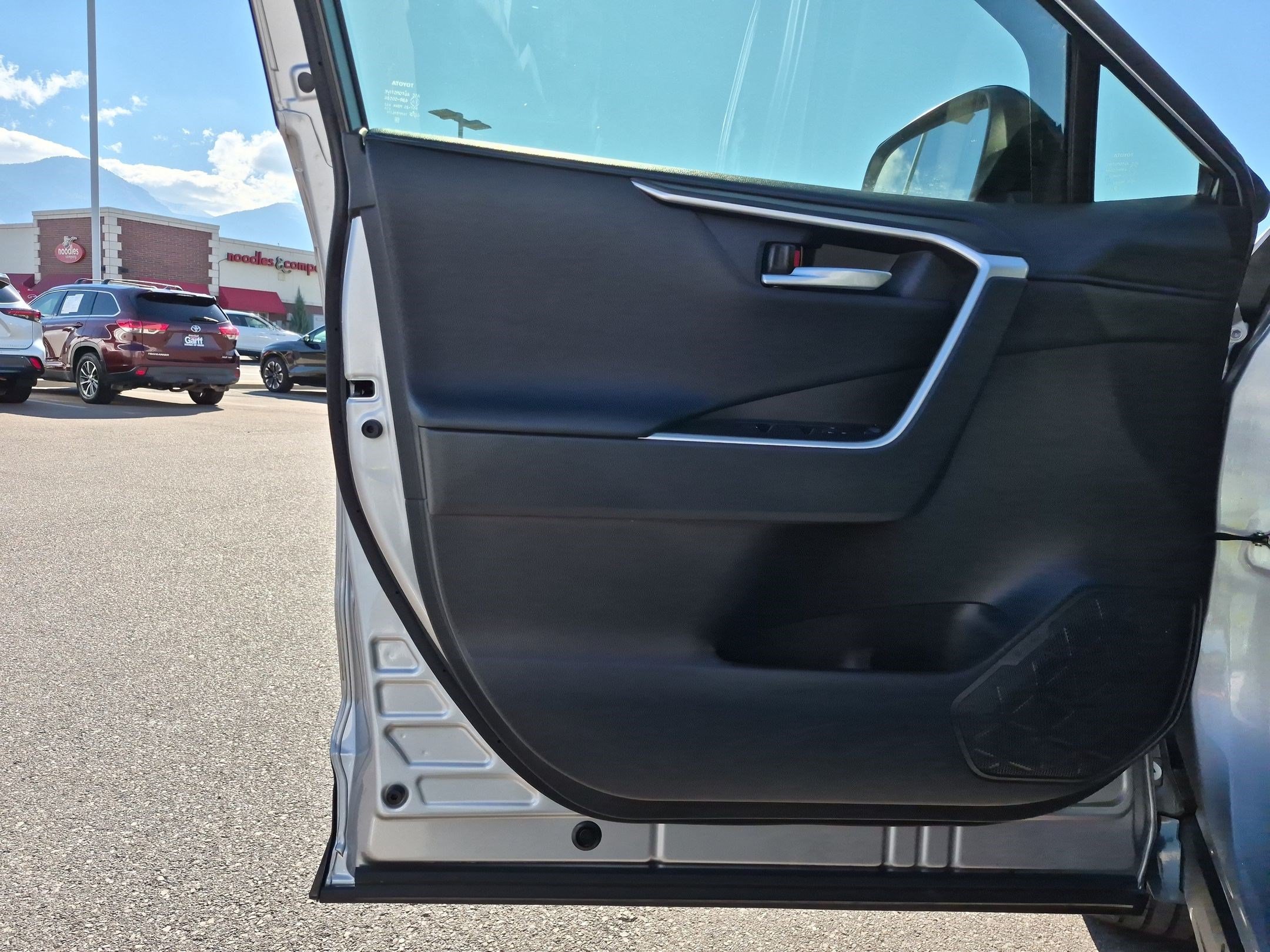 2023 Toyota RAV4 XSE - Photo 13