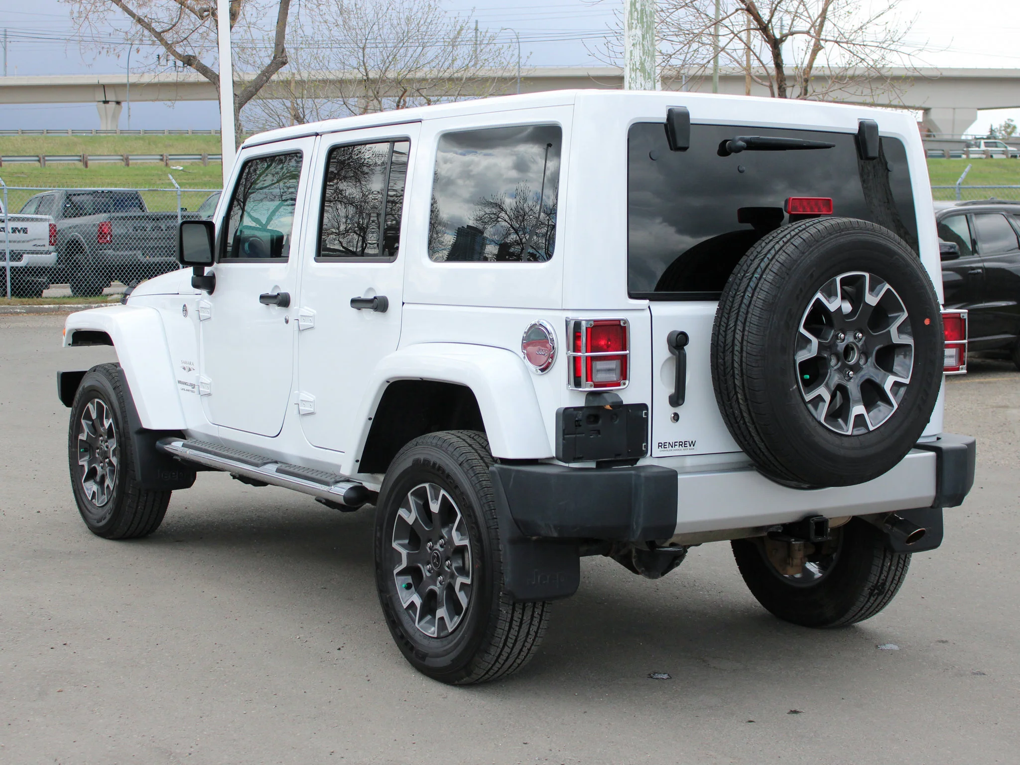 Used 2018 White Jeep Sahara * No Accidents | V6 | 3M PPF | Alpine | Heated Leather | Max Tow Package | NAV | Remote Start image 13