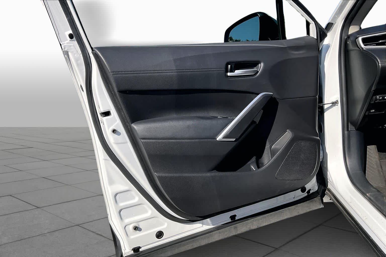 Used 2022 Wind Chill Pearl Toyota XLE image 21