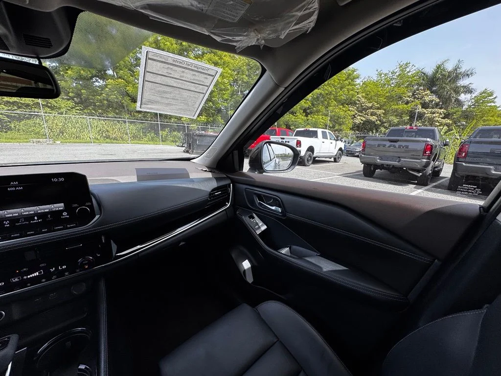 Used 2023  Nissan SL image 19