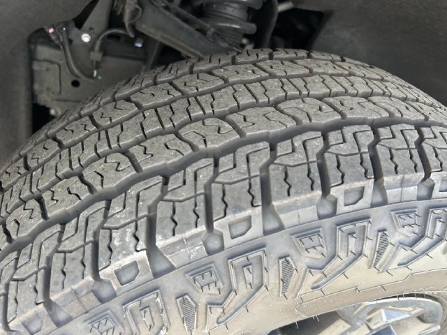 Used 2024 Summit White GMC Elevation image 36