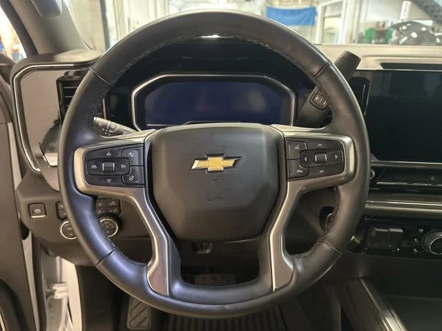 Used 2025 Summit White Chevrolet LTZ image 17