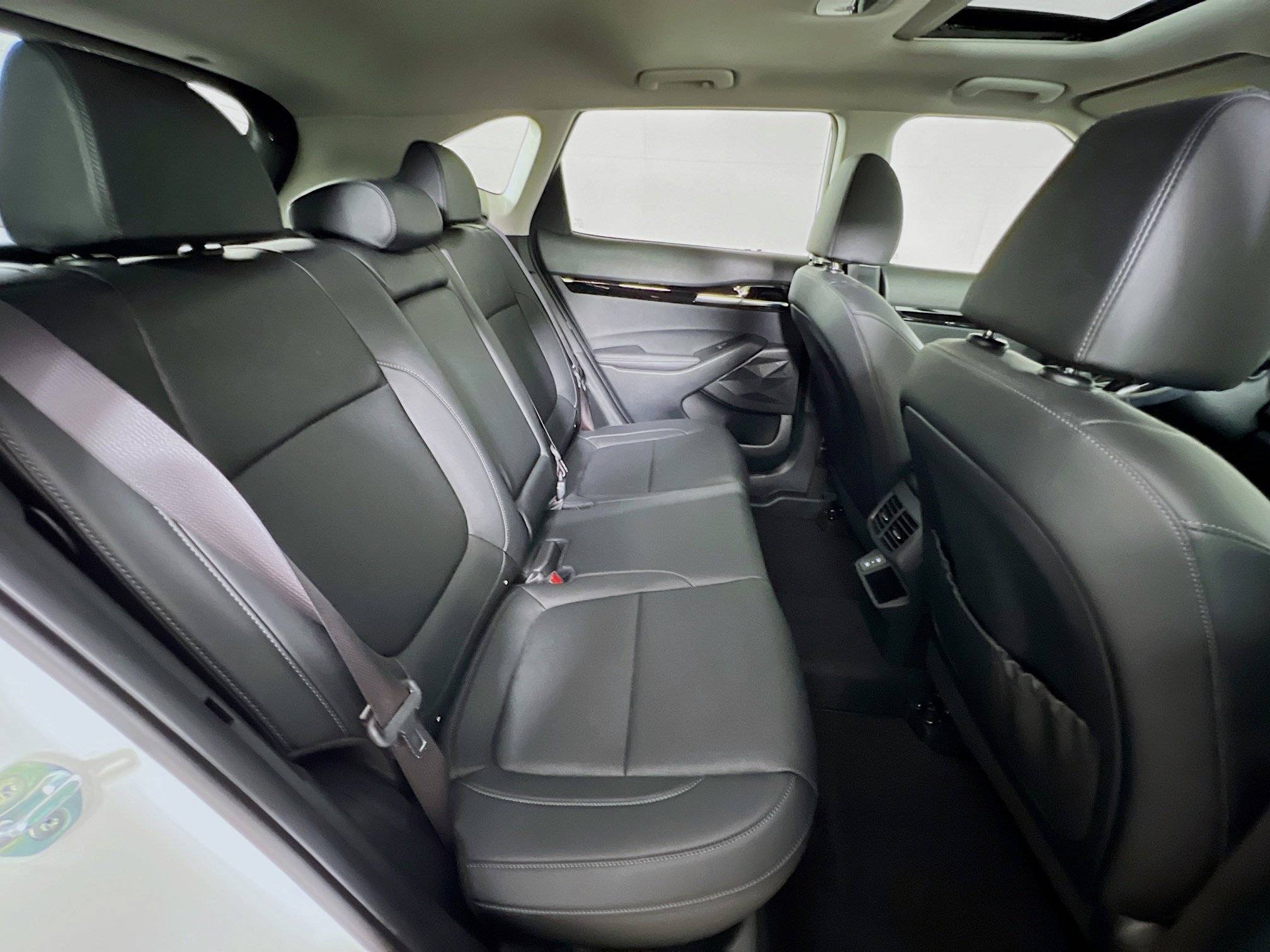 Used 2024 Snow White Pearl Kia EX image 41