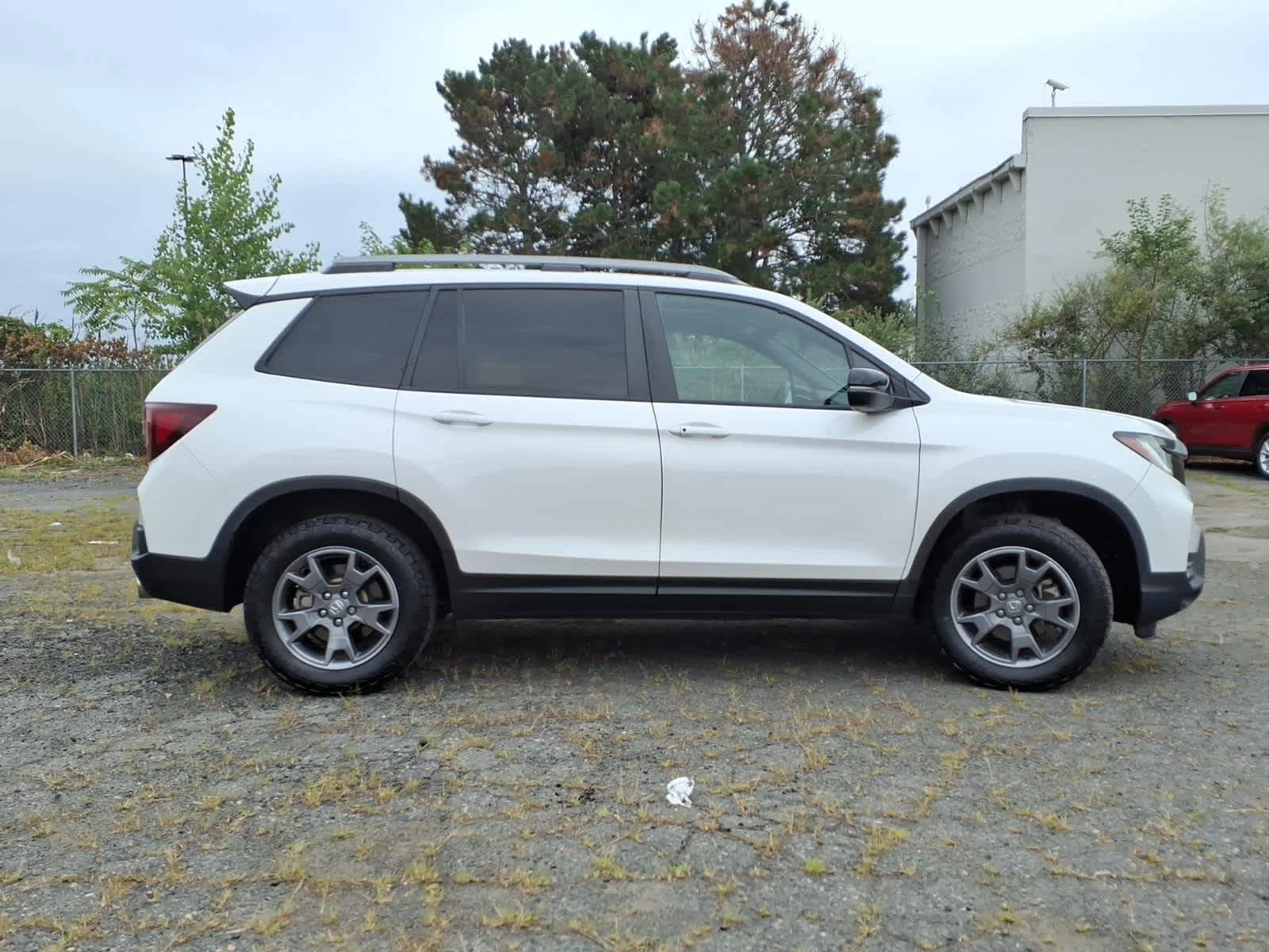 Certified Used 2024 Platinum White Pearl Honda TrailSport image 4