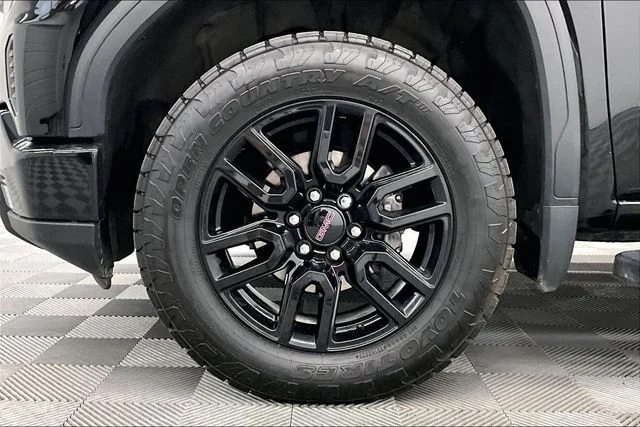 Used 2024 Onyx Black GMC Elevation image 10