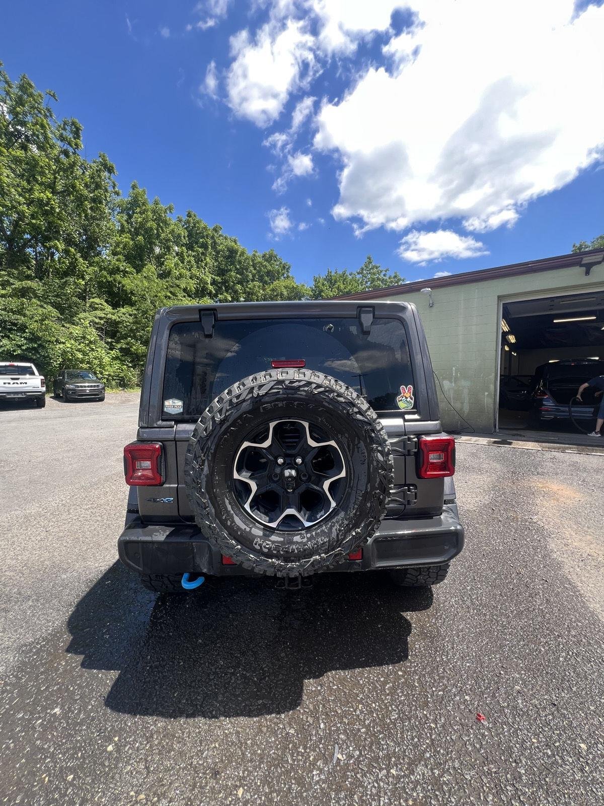 Used 2021 GRANITE CRYSTAL METALLIC CLEARCOAT JEEP UNLIMITED RUBICON image 4