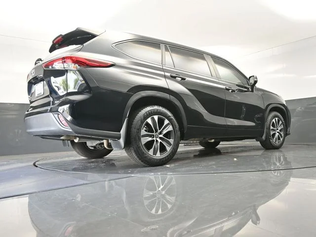 Used 2023 Black Toyota XLE image 39