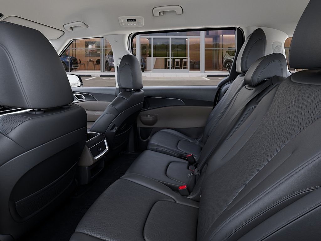 New 2027 Ceramic Silver Kia LXS image 18