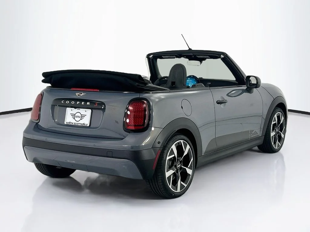 New 2026 Copper Grey Metallic MINI Iconic image 5