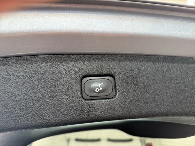 Used 2022 Silver Ford SEL image 10