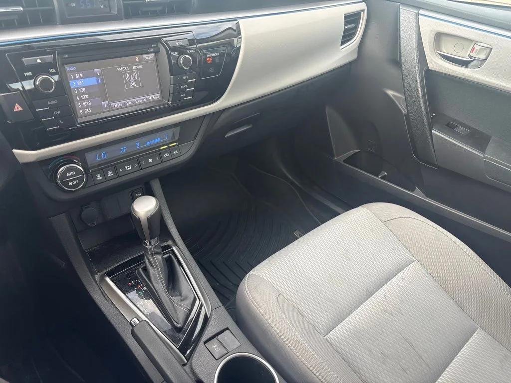 Used 2016 Silver Toyota LE image 21