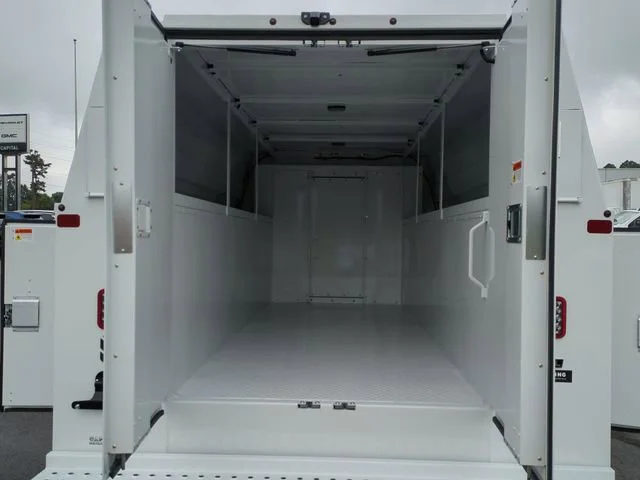 New 2025 Summit White GMC 1WT image 21