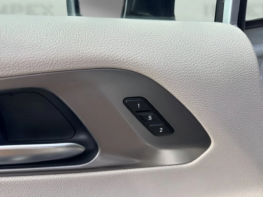Used 2024 Silver Chrysler Touring L image 12
