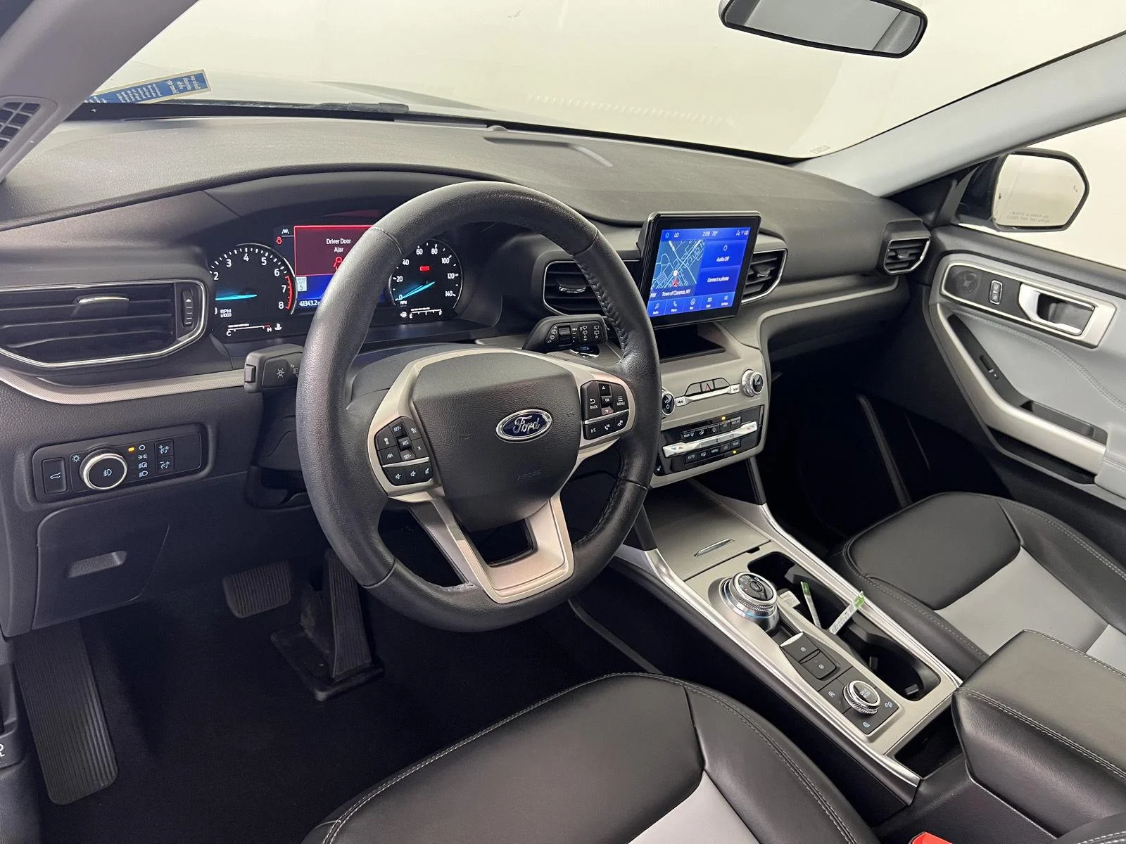 Used 2023  Ford XLT image 6
