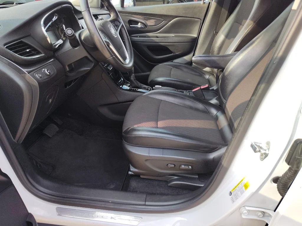 Used 2021 Summit White Buick Preferred image 9