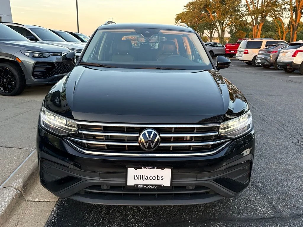 Used 2024 Deep Black Volkswagen 2.0T SE image 9