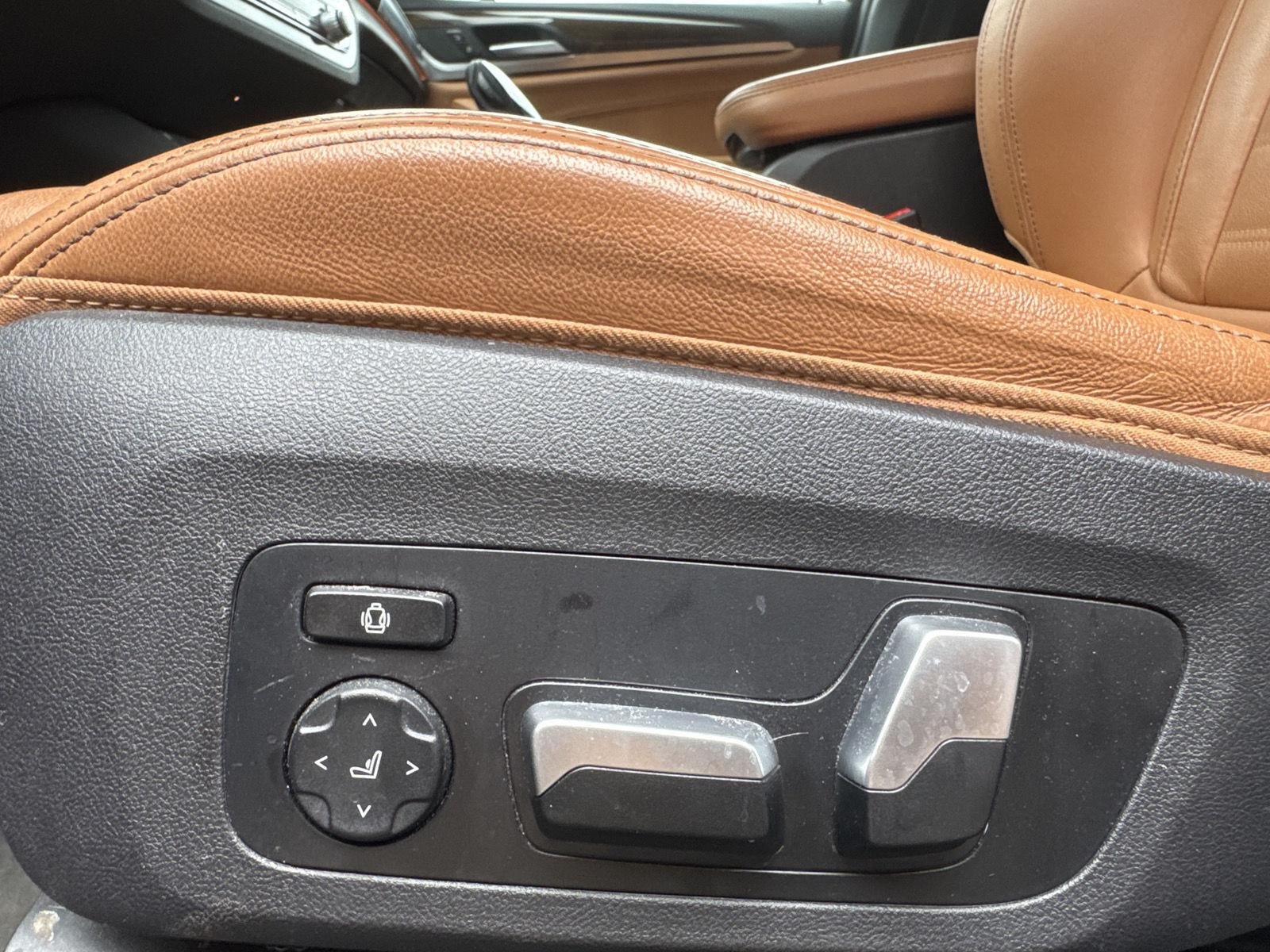Used 2021 Dark Graphite Metallic BMW xDrive30i image 9