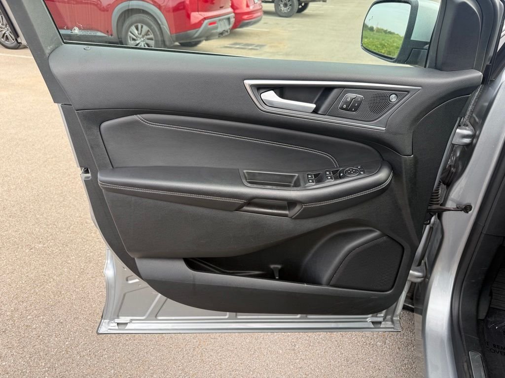 Used 2023 Silver Ford Titanium image 7
