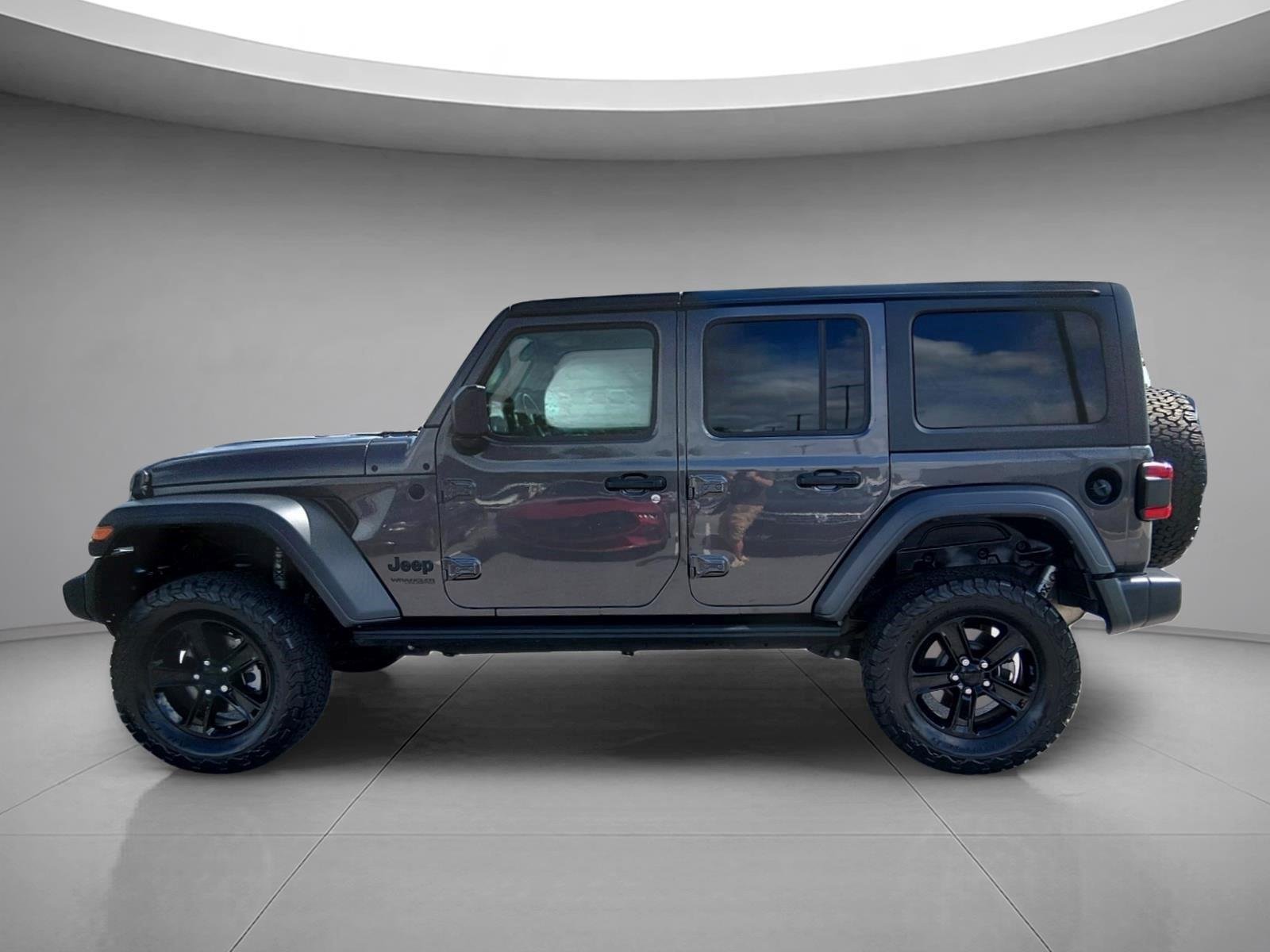 Used 2020 Granite Crystal Metallic Clearcoat Jeep Sport Altitude image 2