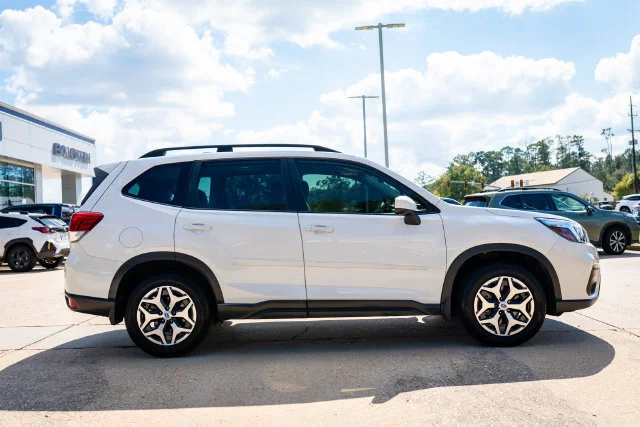 Used 2020 Crystal White Pearl Subaru Premium image 19