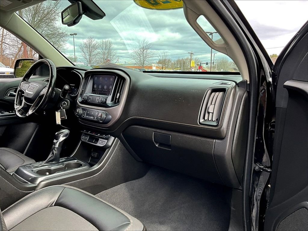 Used 2022 Black GMC AT4 w/Cloth image 13