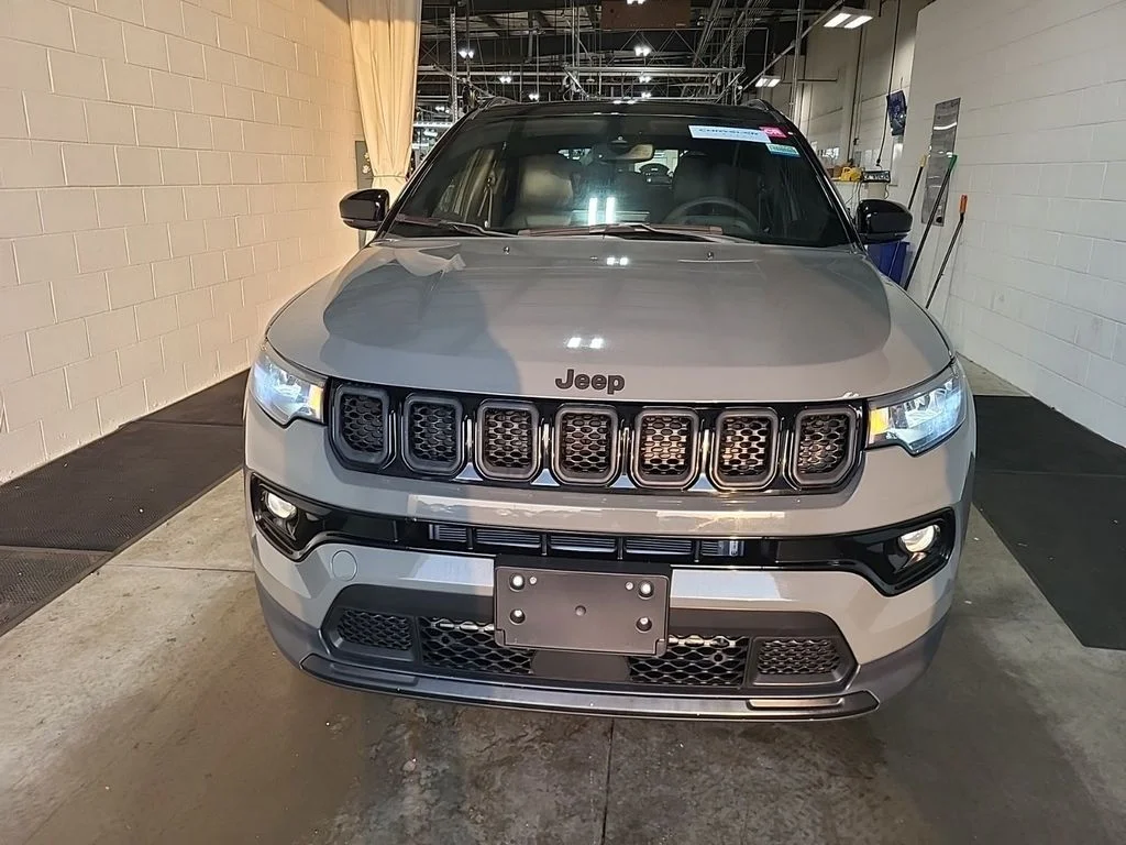 Used 2023 Gray Jeep Limited image 2