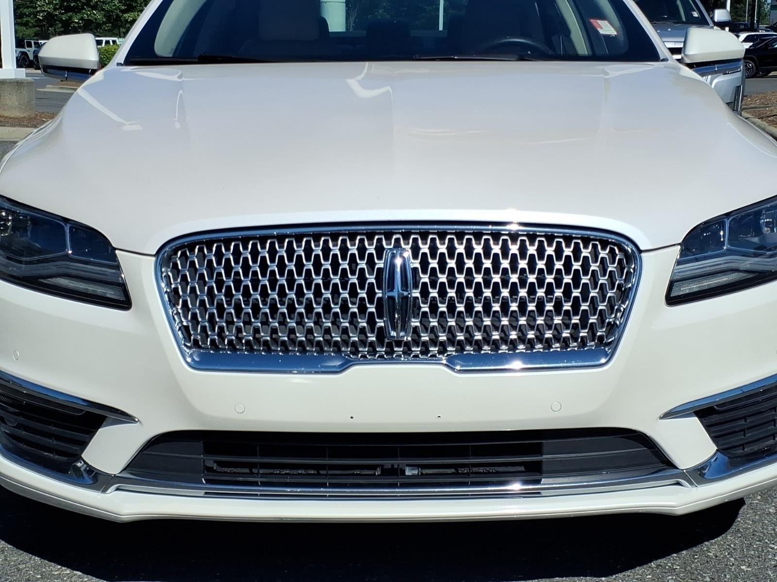 Used 2020 White Platinum Metallic Tri-Coat Lincoln Reserve image 14