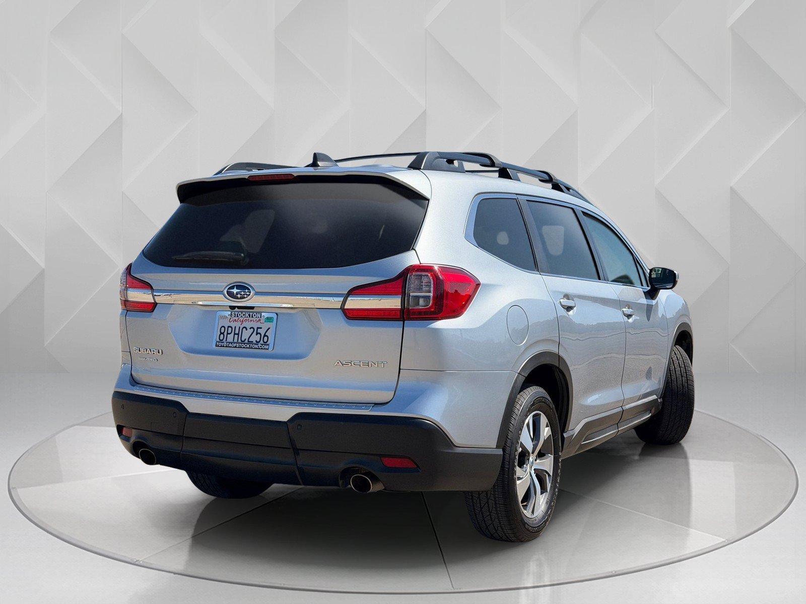 Used 2020 Ice Silver Metallic Subaru Premium image 8