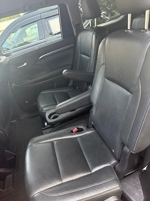 Used 2014 Red Toyota  image 7