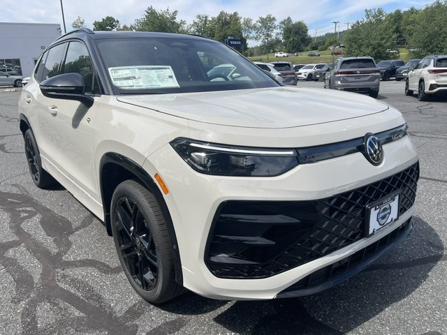 New 2026 Sandstone W/Deep Black Roof Volkswagen SE R-Line AWD image 2