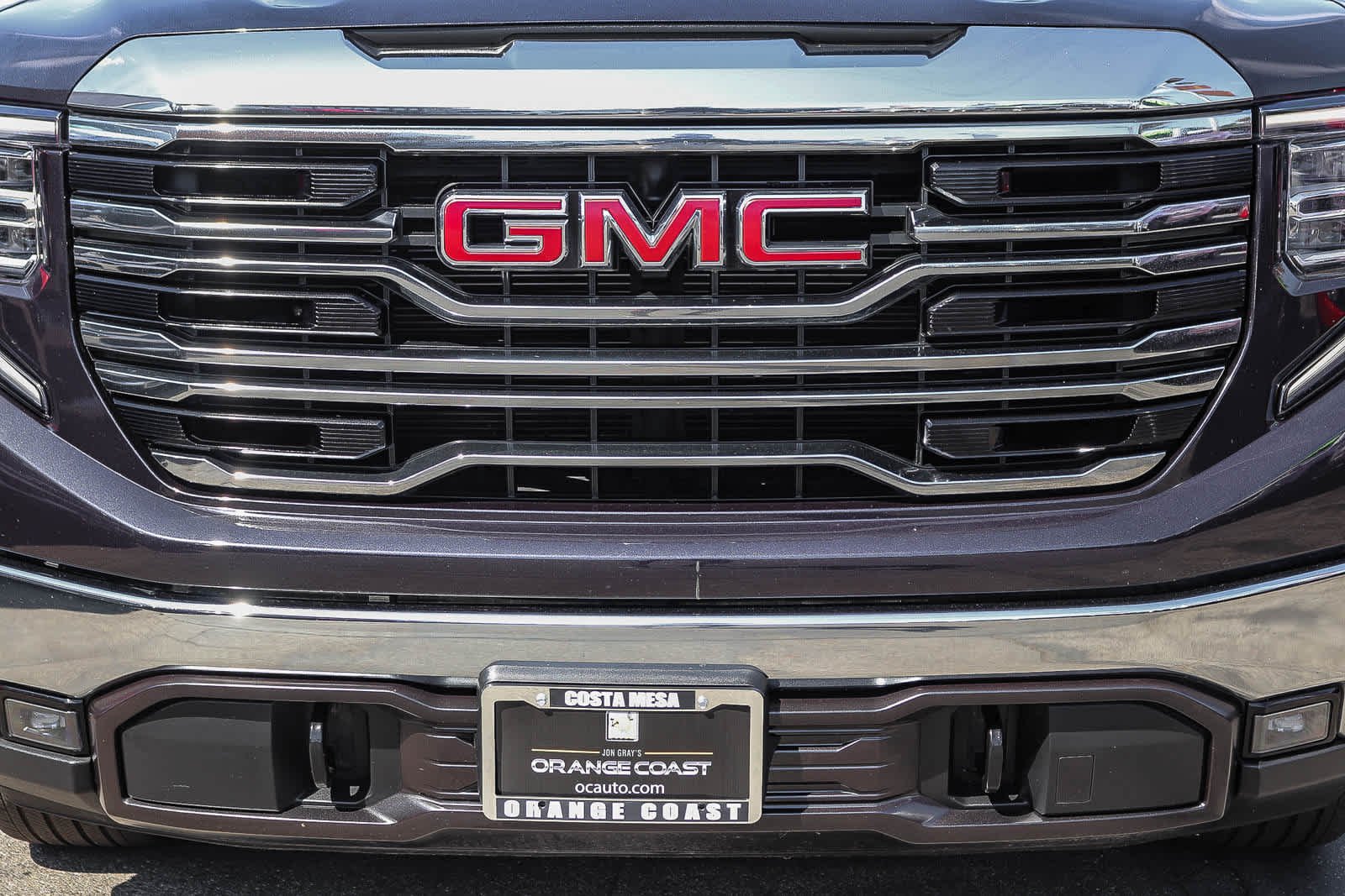 Used 2025 Titanium Rush Metallic GMC SLT image 9