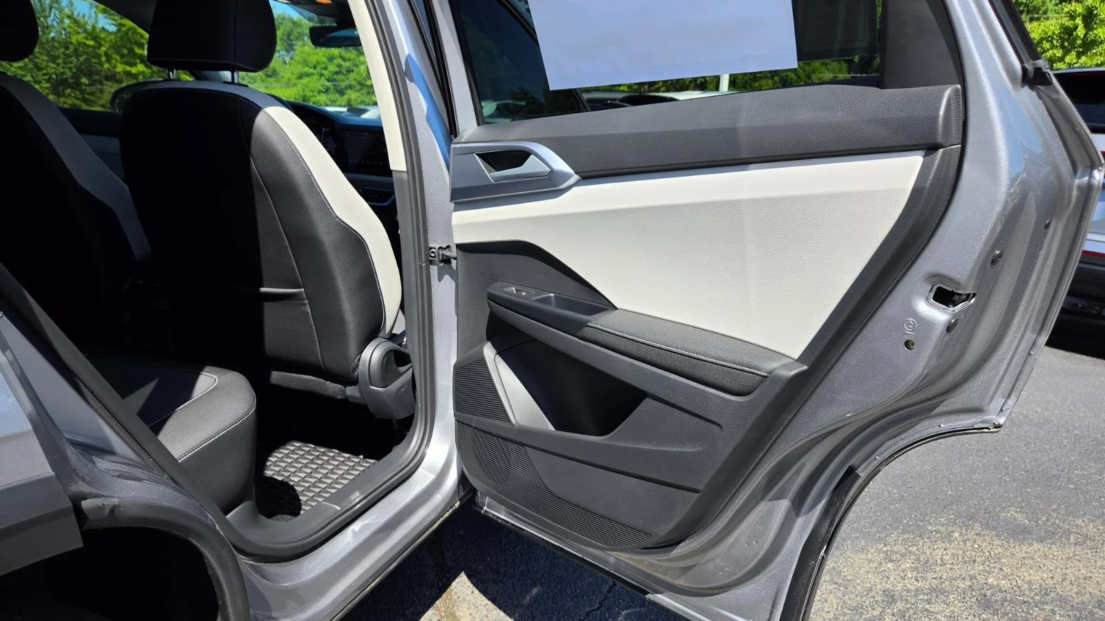 2025 Volkswagen Taos SE - Photo 53