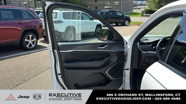 Used 2023 White Jeep Overland image 8