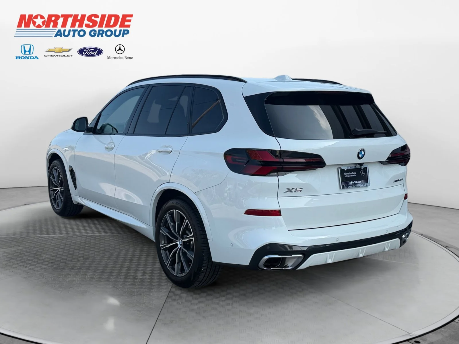 Used 2026 Alpine White BMW xDrive40i image 5