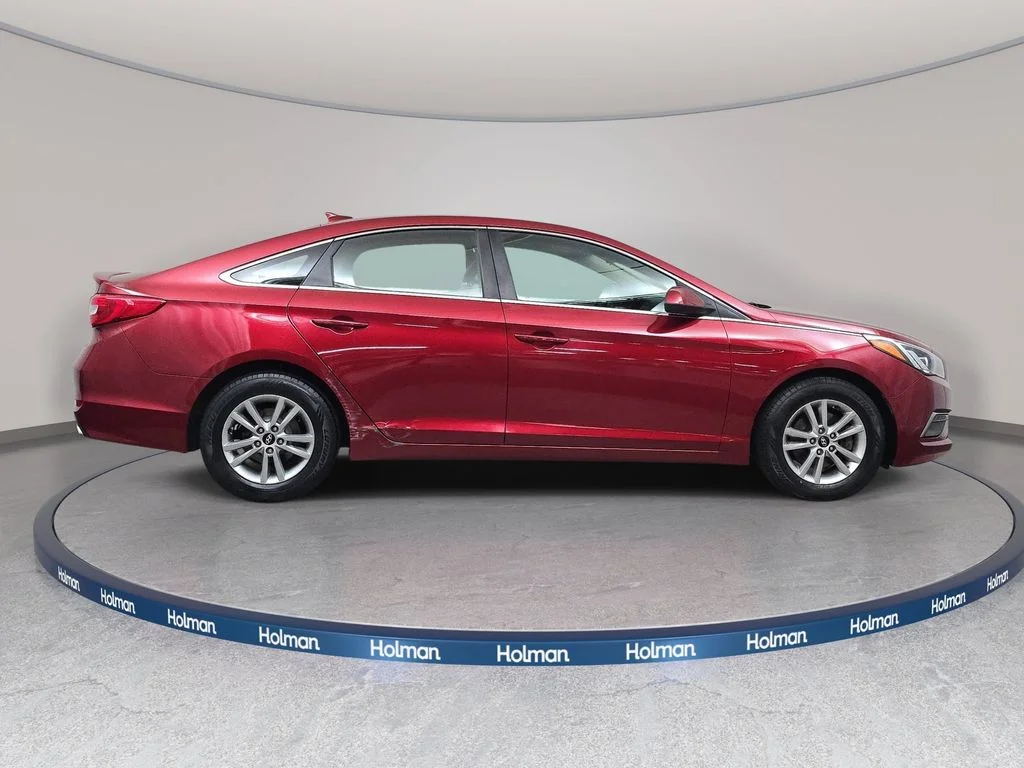 Used 2015 Venetian Red Metallic Hyundai SE image 5