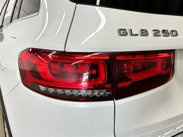 Used 2020  Mercedes-Benz GLB 250 image 7