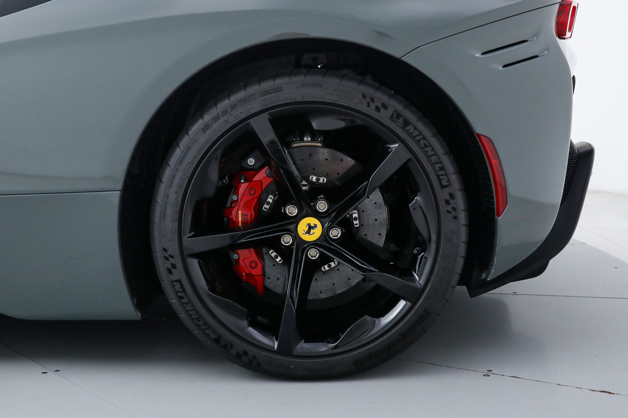 Certified Used 2025 Grigio Medio Ferrari  image 41