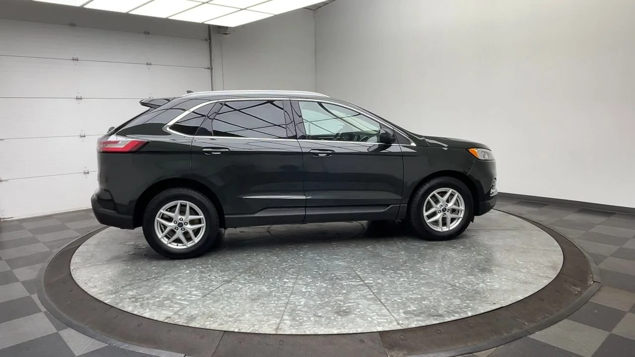 Used 2022 Green Ford SEL image 40