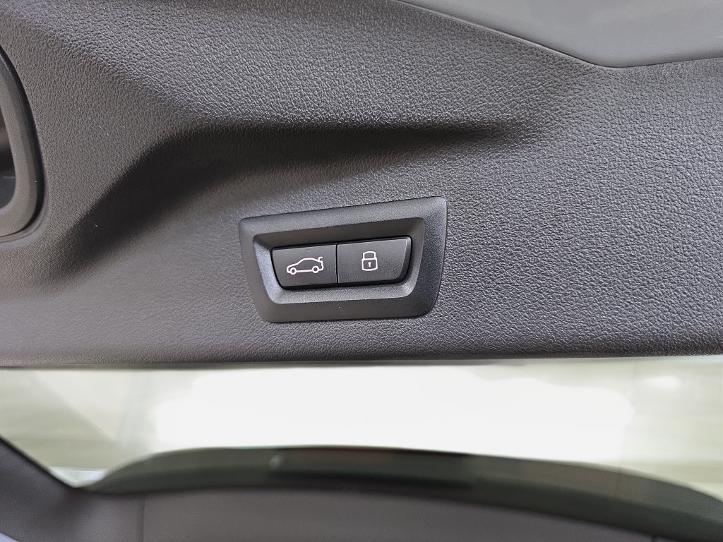 Used 2024 Brooklyn Grey Metallic BMW xDrive40i image 31